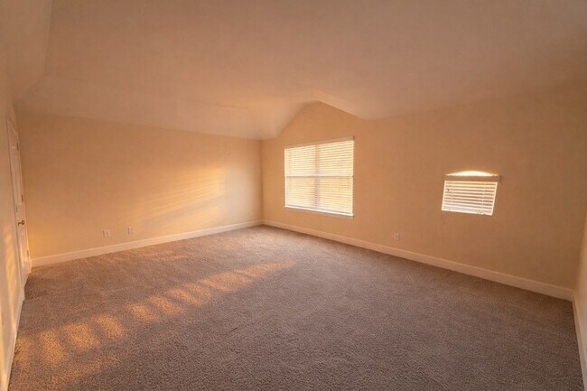 Building Photo - 2710 Hullsmith Dr