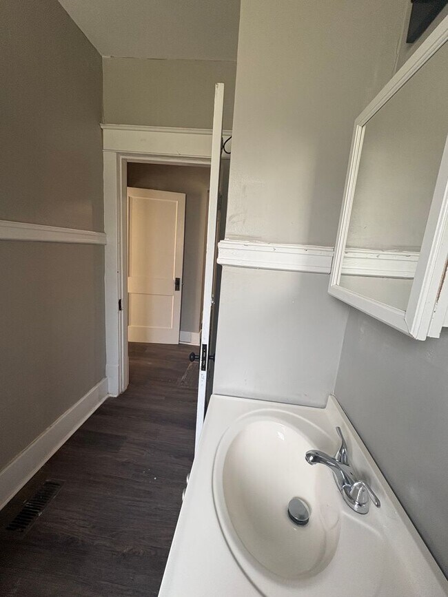 Building Photo - A charming 3-bedroom, 2 bath House