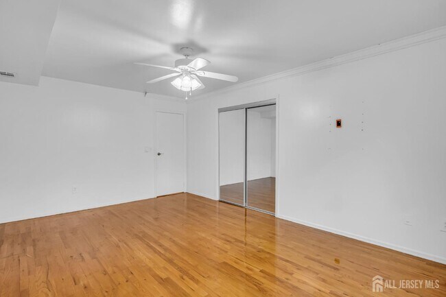 Building Photo - 14 College Dr