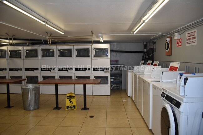 Building Photo - Five Regents - Studio w/ full kitchen, 1 prkg. (Salt Lake)