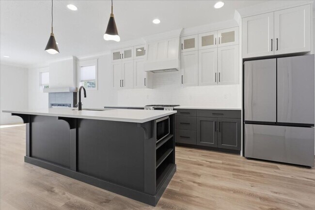 Building Photo - Heart of Eagle 3 Bed 2.5 Bath