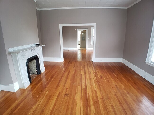 Primary Photo - 44 Sharon St