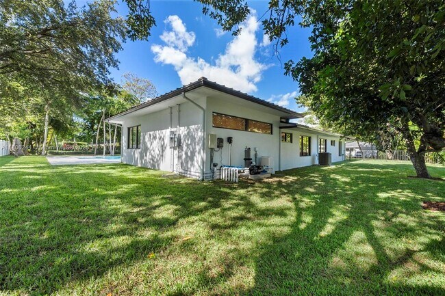 Building Photo - 7530 SW 134th St