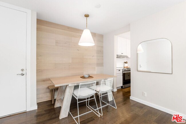 Building Photo - 141 S Clark Dr