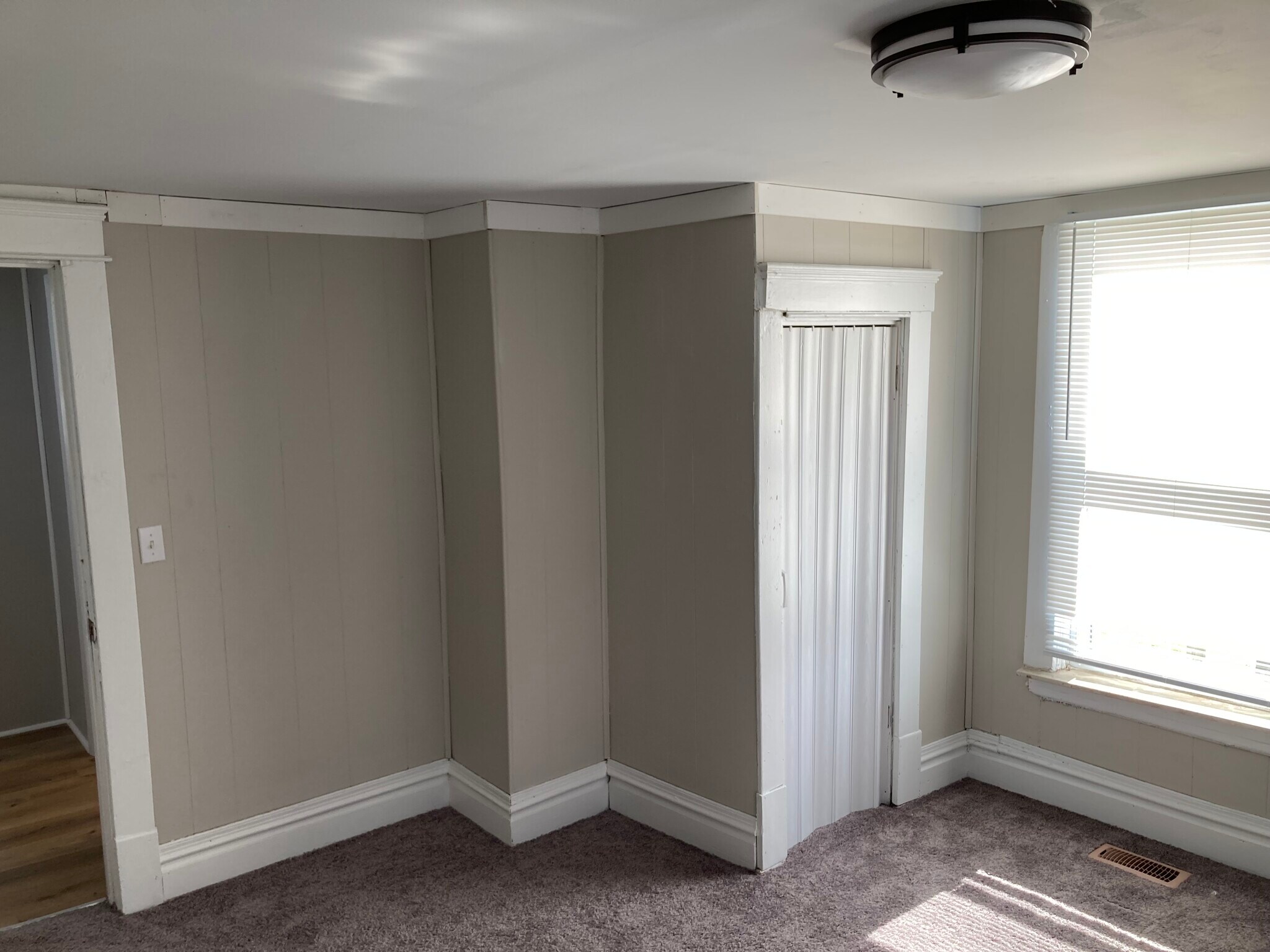 Building Photo - 4023 Fairlawn Ave