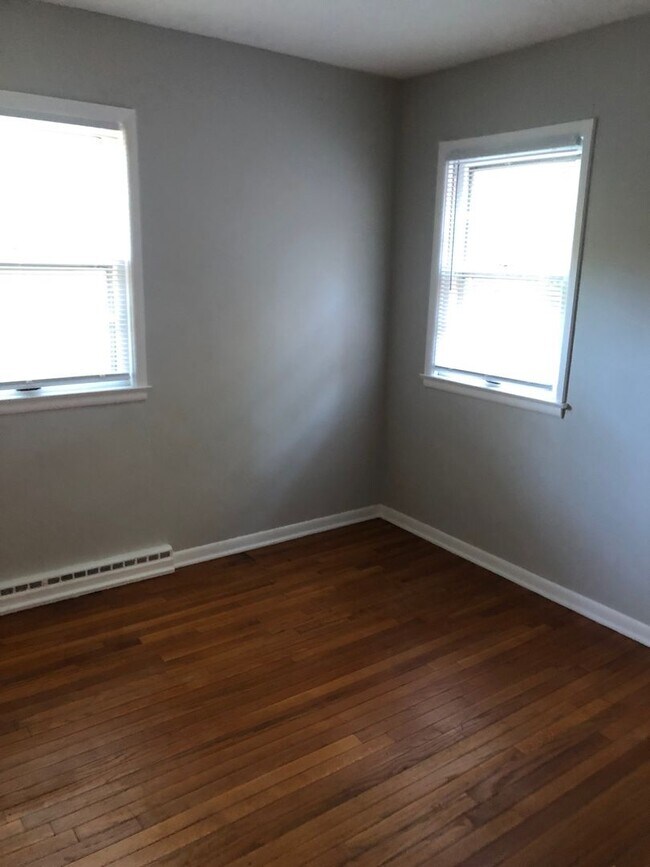 Building Photo - Newly renovated 4BR/2BA home, across from IU Stadium and Golf Course!