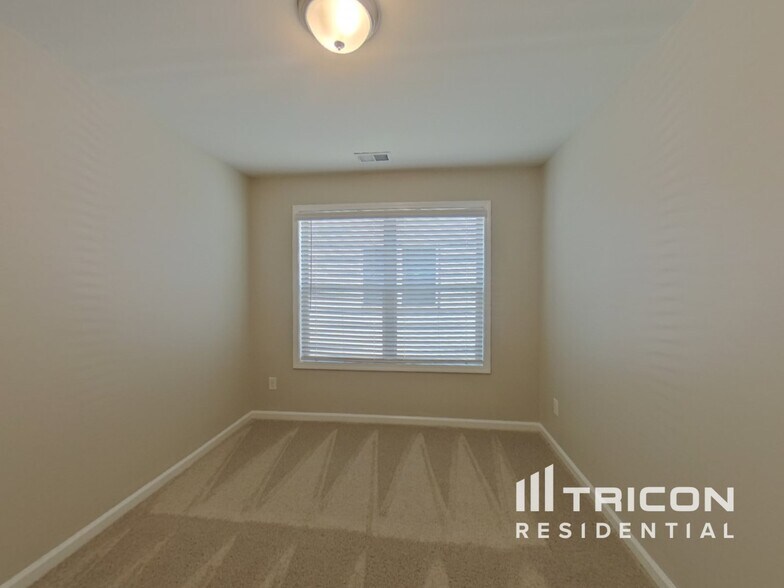 Building Photo - 3612 Moon Crest Dr