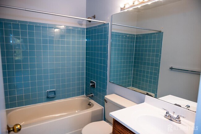 Building Photo - 2162 Ash Ct