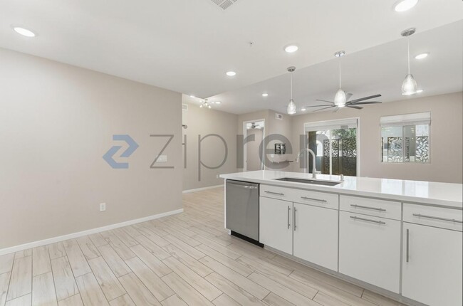 Building Photo - 250 W Queen Creek Rd