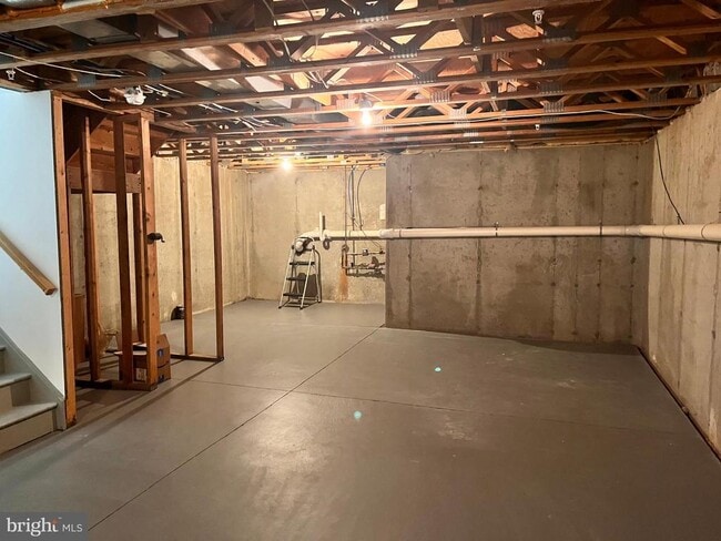 Building Photo - 637 Fawn Cir