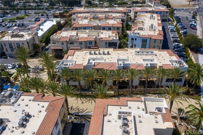 Building Photo - 3440 Doheny Way