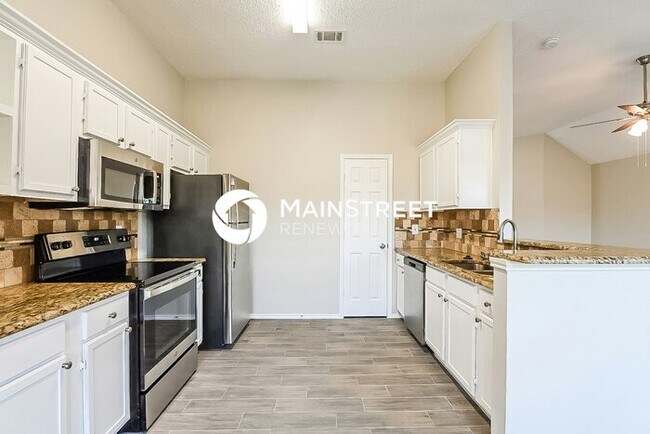 Building Photo - 4 Bedroom Pet-Friendly Home in Glenn Heights, TX with Main Street Renewal