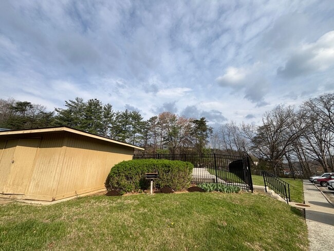 Building Photo - 5260 Crossbow Cir