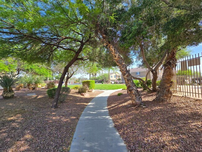 Building Photo - Gated Community Townhome 2 bedroom, 2 bathroom, 1 car garage