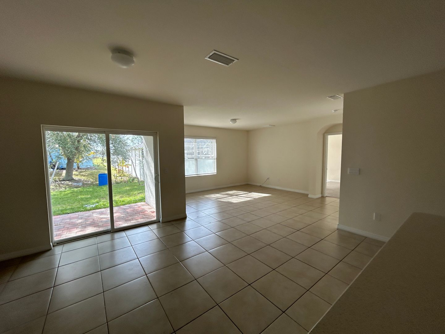 Building Photo - 4/2 Newer construction Available June 22nd