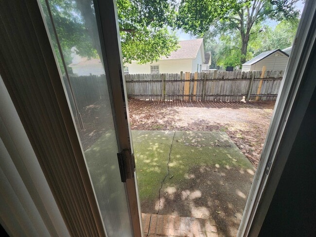 Building Photo - 2131 Wesley Ct