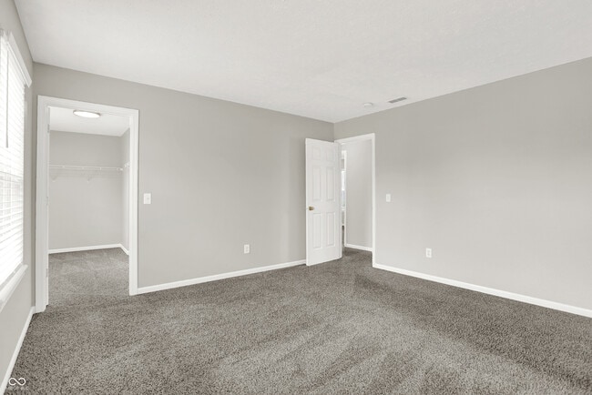 Building Photo - 5761 Cantigny Way S