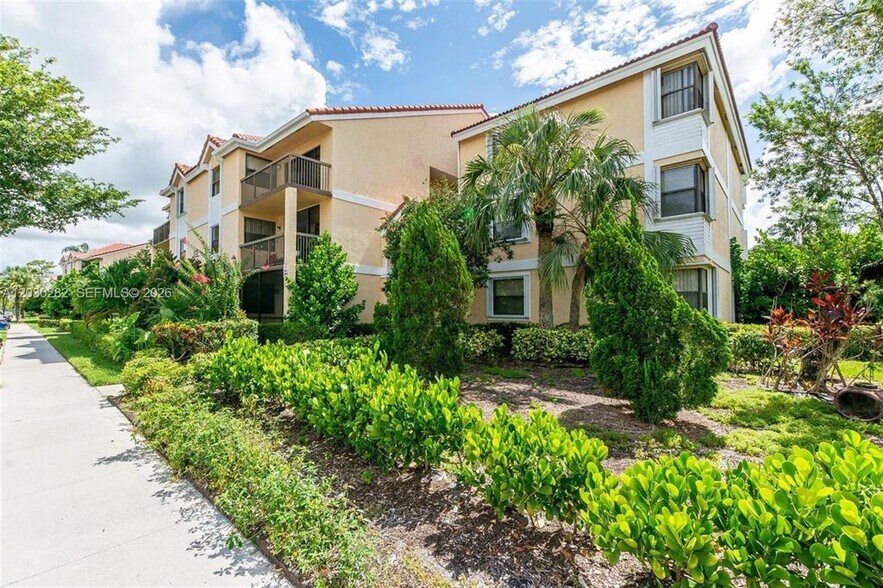 Building Photo - 5721 Riverside Dr