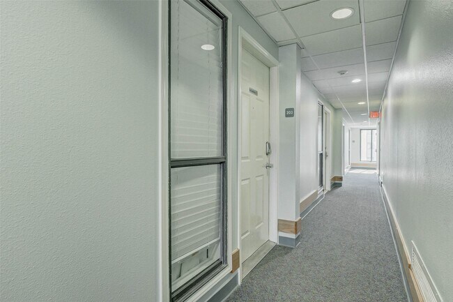 Building Photo - 6102 Seawall Blvd