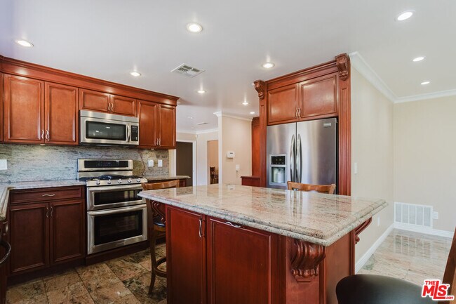 Building Photo - 9047 Riderwood Dr