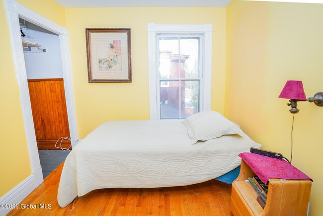 Building Photo - 140 Broad St