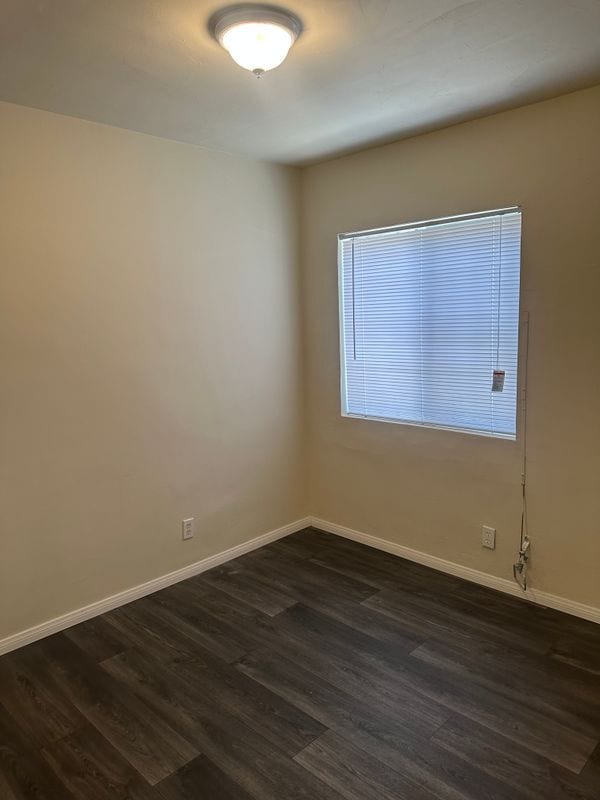 Building Photo - 932 W 71st St