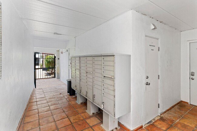 Building Photo - 4500 N Flagler Dr
