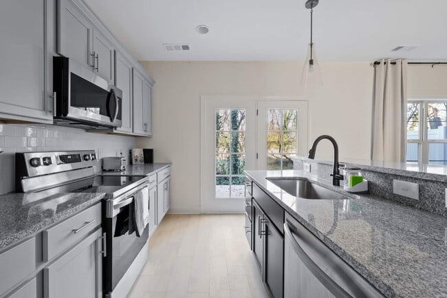 Building Photo - 3319 Old Hickory Blvd