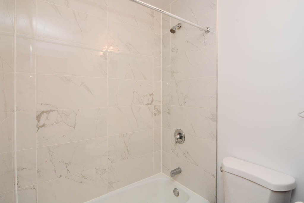 Building Photo - 520 W Aldine Ave