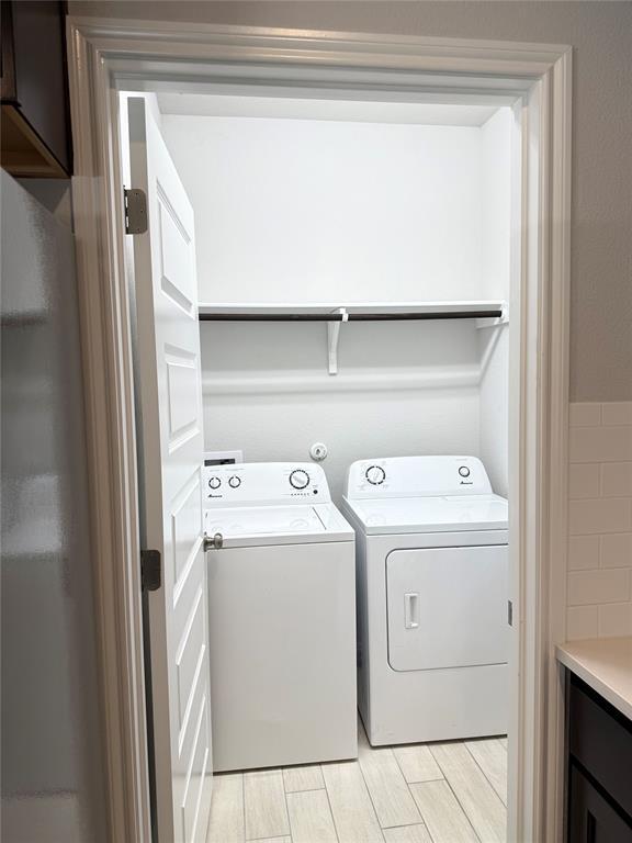 Building Photo - 1720 Artesian Spgs Xing