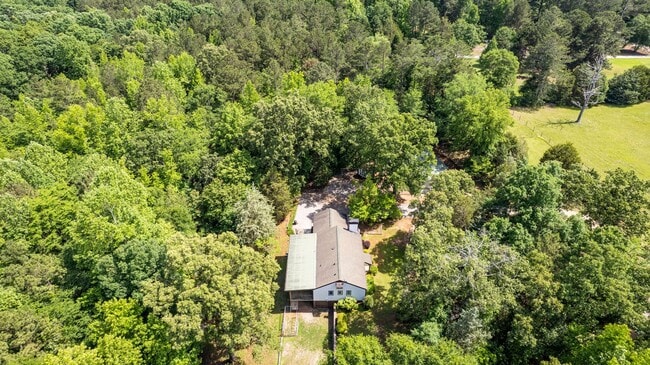 Building Photo - Oconee Country Living on 8+ Acres w/ Full ...