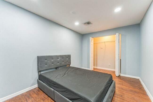 Building Photo - 465 Rio Grande Ln