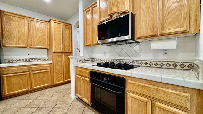 Building Photo - NOW AVAILABLE- COZY 3 BED, 2 BATH, 2 CAR GARAGE IN A QUIET NEIGHBORHOOD, NORTH NATOMAS