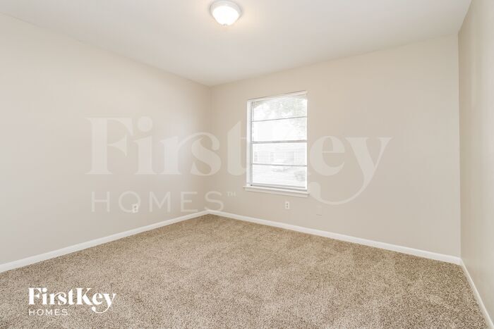 Building Photo - 1715 Glenview Ln