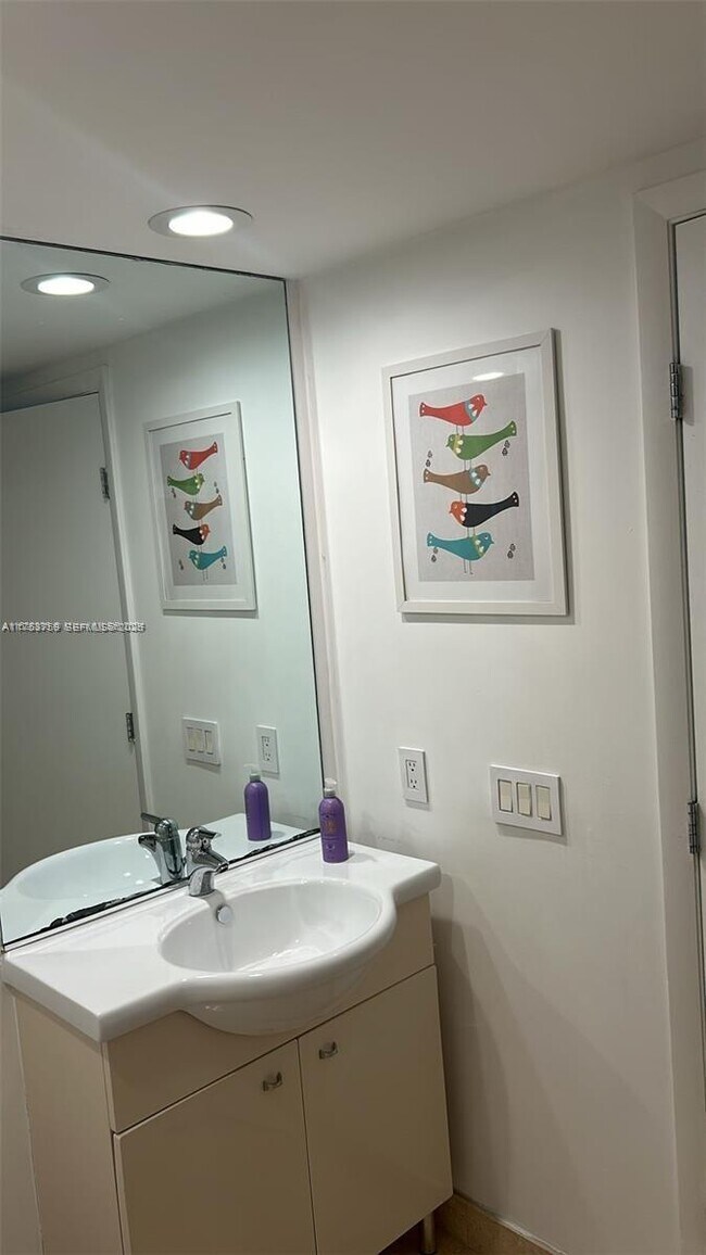 Building Photo - 1830 S Ocean Dr