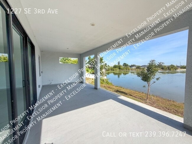 Building Photo - 1227 SE 3rd Ave