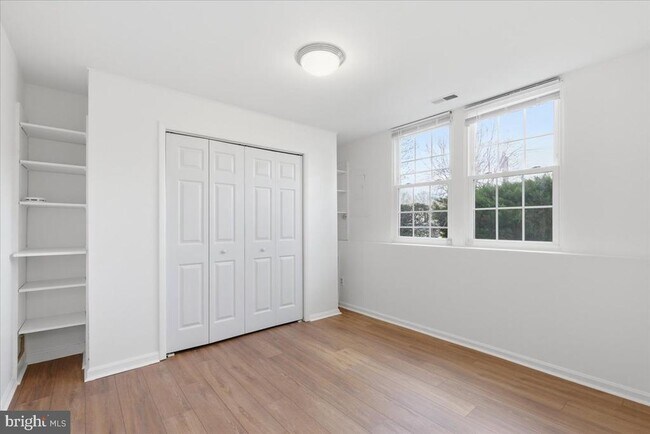 Building Photo - 502 Brighton Pl