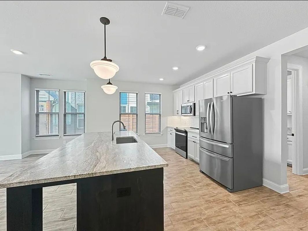 Building Photo - 9525 Thorncrown Ln