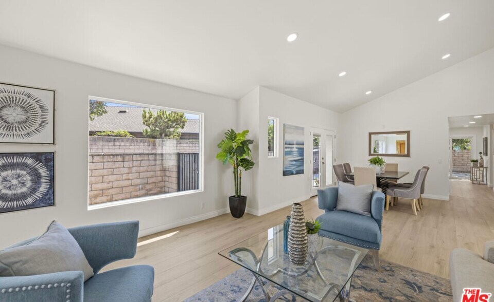 Building Photo - 13 Pepper Ct