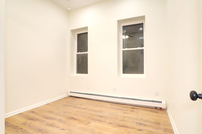 Building Photo - 206 48th St