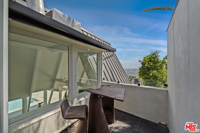 Building Photo - 8460 Cole Crest Dr
