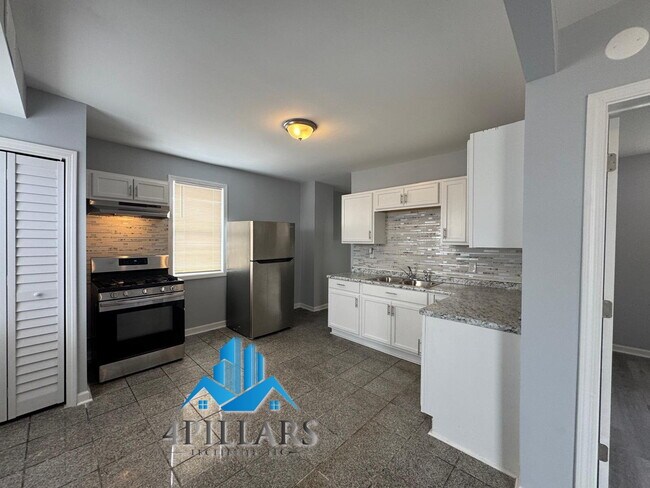 Building Photo - 3904 Deodar St