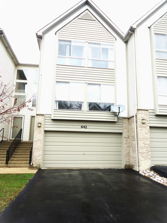 Building Photo - 642 Diamond Pointe Dr