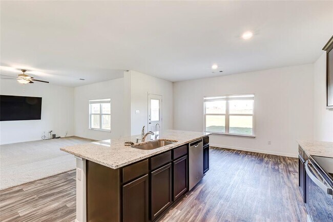 Building Photo - 109 Riverdale Dr