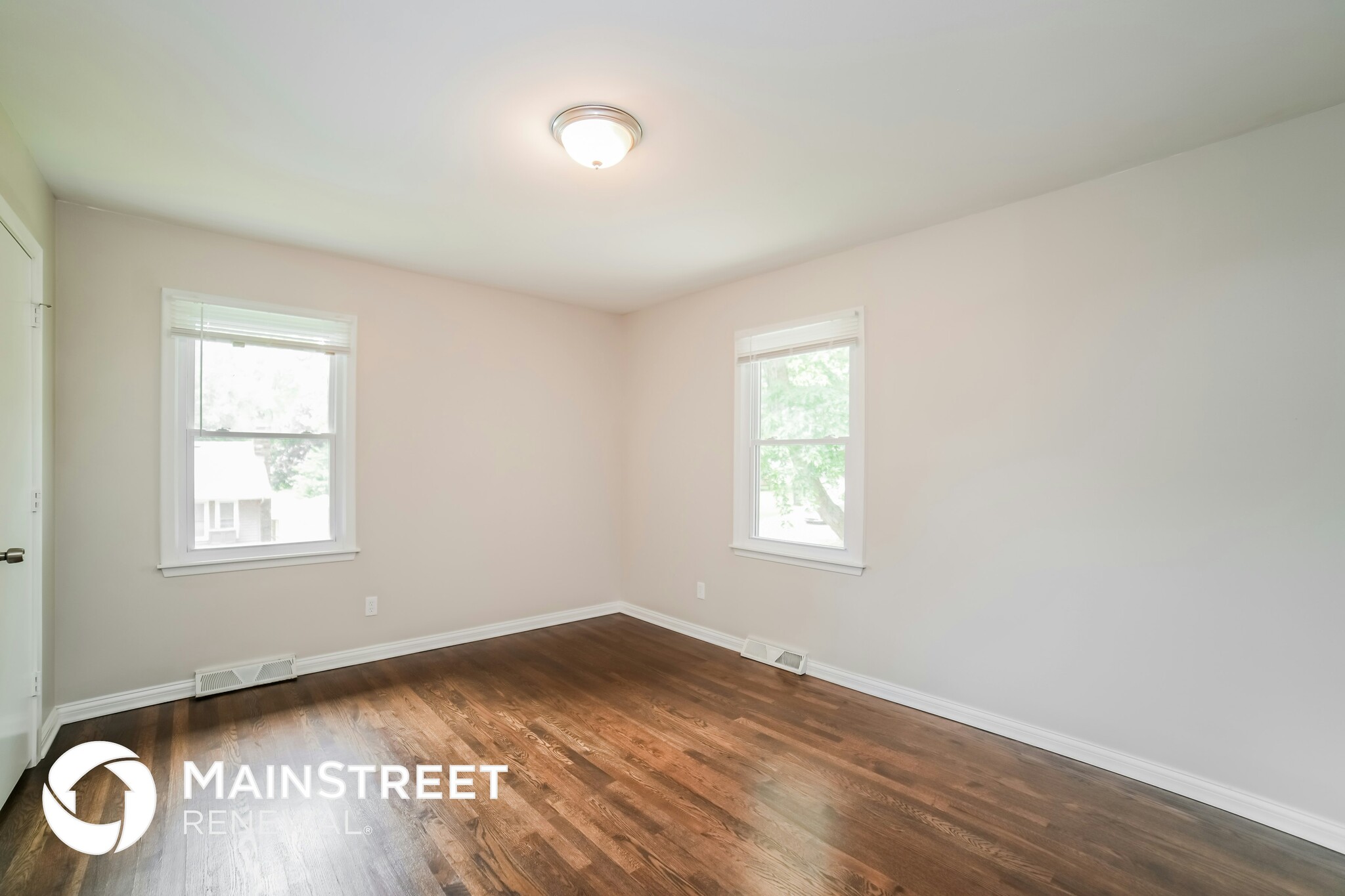 Building Photo - 813 N Apache Dr