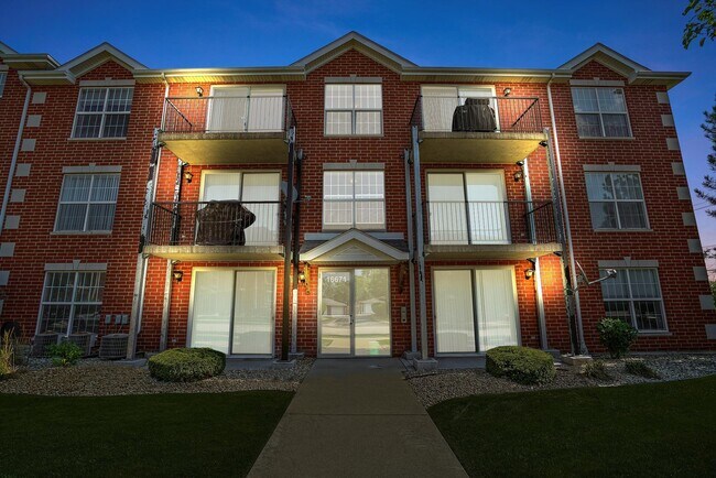 Building Photo - 16671 Liberty Cir