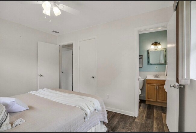 Building Photo - 108 Dellwood Ave