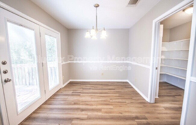 Building Photo - 225 Samantha Dr