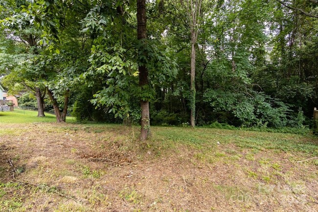 Building Photo - 4713 Belle Plaine Dr