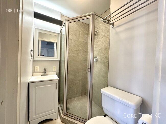 Building Photo - 710 W 48th St